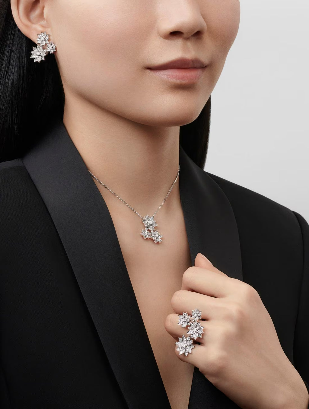 Lotus pendant, 3 flowers