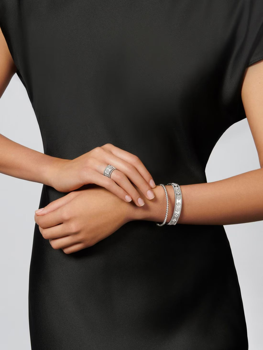 Perlée pearls of gold bracelet, medium model